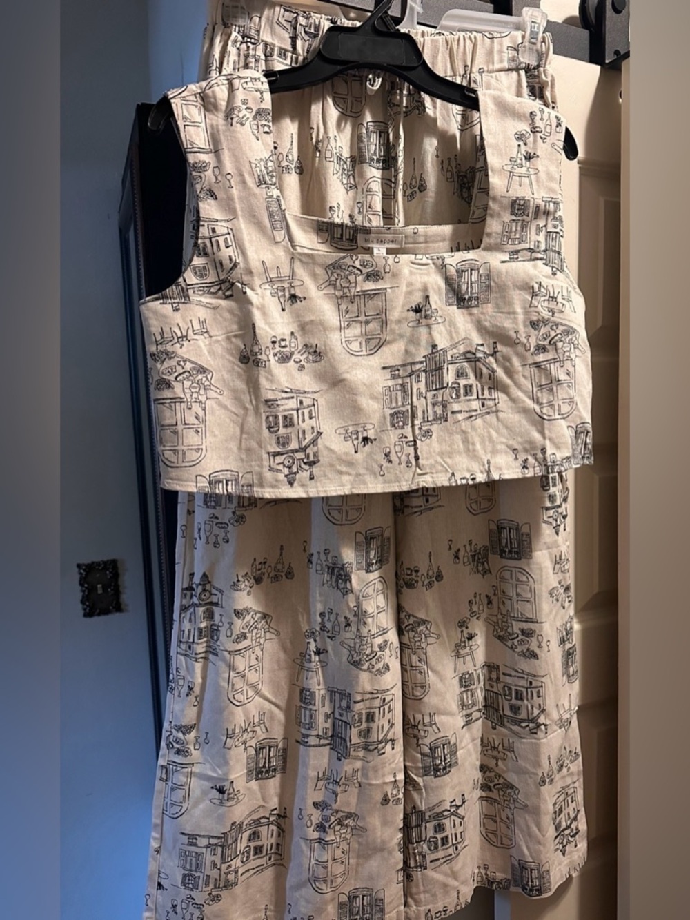 Blu Pepper Cream Wide-Leg Jumpsuit with Black Architectural Print - Picture 2 of 10